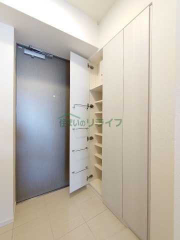 玄関　リビオメゾン上野松が谷