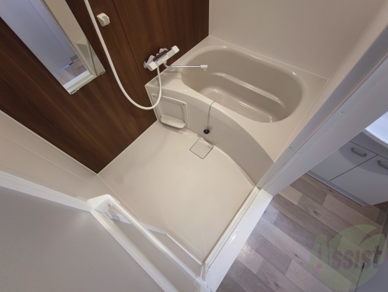 バス・シャワールーム　ユニットバスです。疲れを癒すのに欠かせませんね！