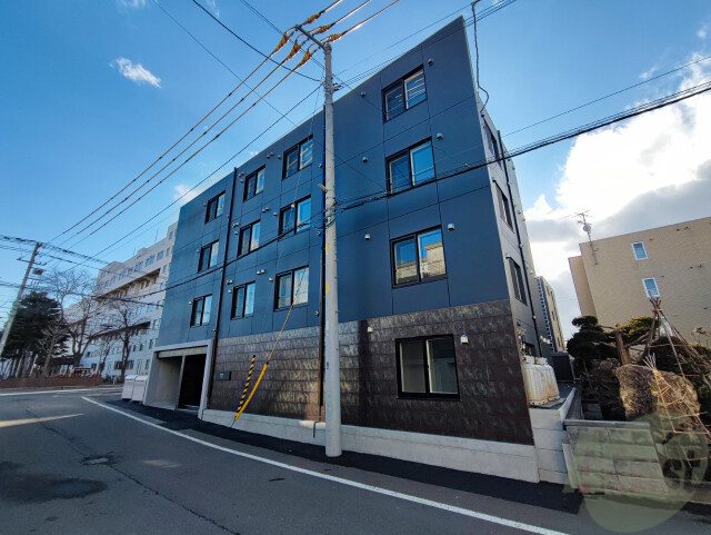 建物外観　札幌市北区新琴似五条「Ｄｅｕｘ　Ｎｏｉｒ」