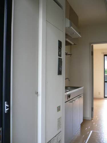 キッチン　玄関