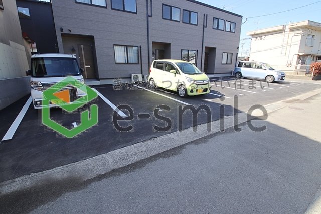 駐車場　車をお持ちの方に嬉しい駐車場付きの物件です