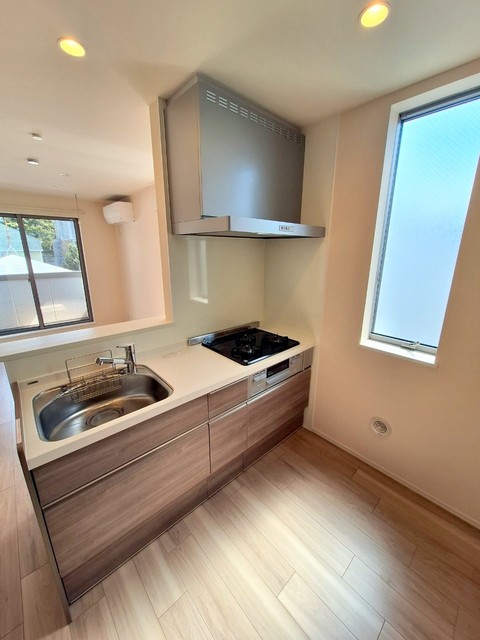 キッチン　窓付き、採光のあるキッチン