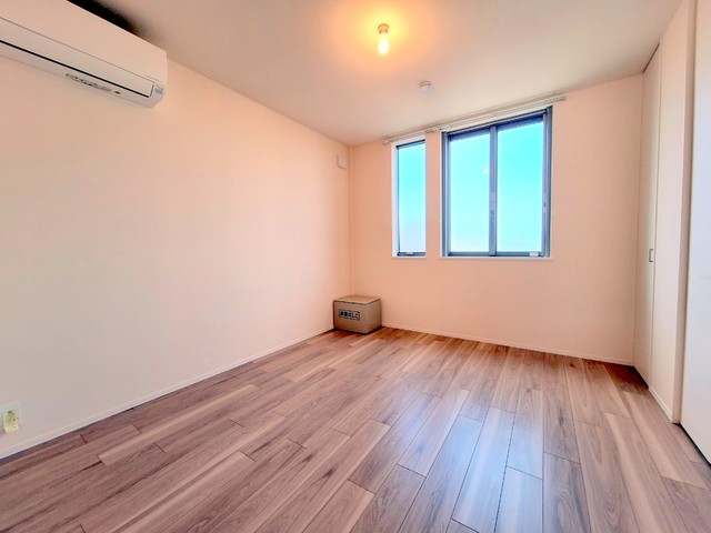 その他部屋・スペース　広々とした寝室