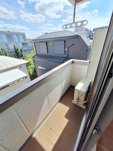 バルコニー　陽当たり良いバルコニー