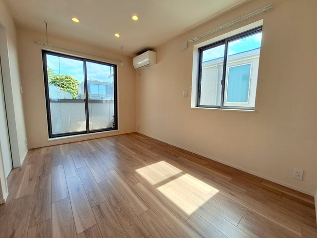 居室・リビング　明るい２面採光のお部屋