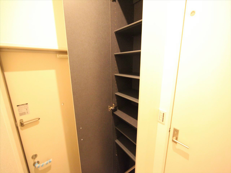 玄関　玄関　シューズボックス付（収納充実）