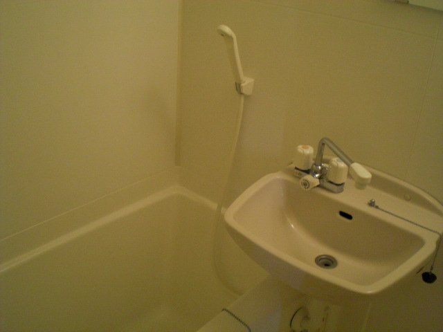 バス・シャワールーム　浴室は乾燥機能付き。