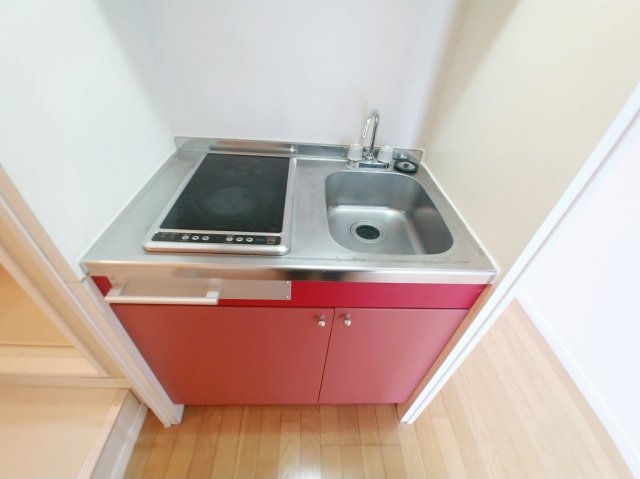 キッチン　コンパクトなキッチンで掃除もラクラク