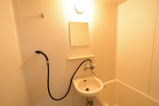 洗面設備　浴室内に洗面台付き！