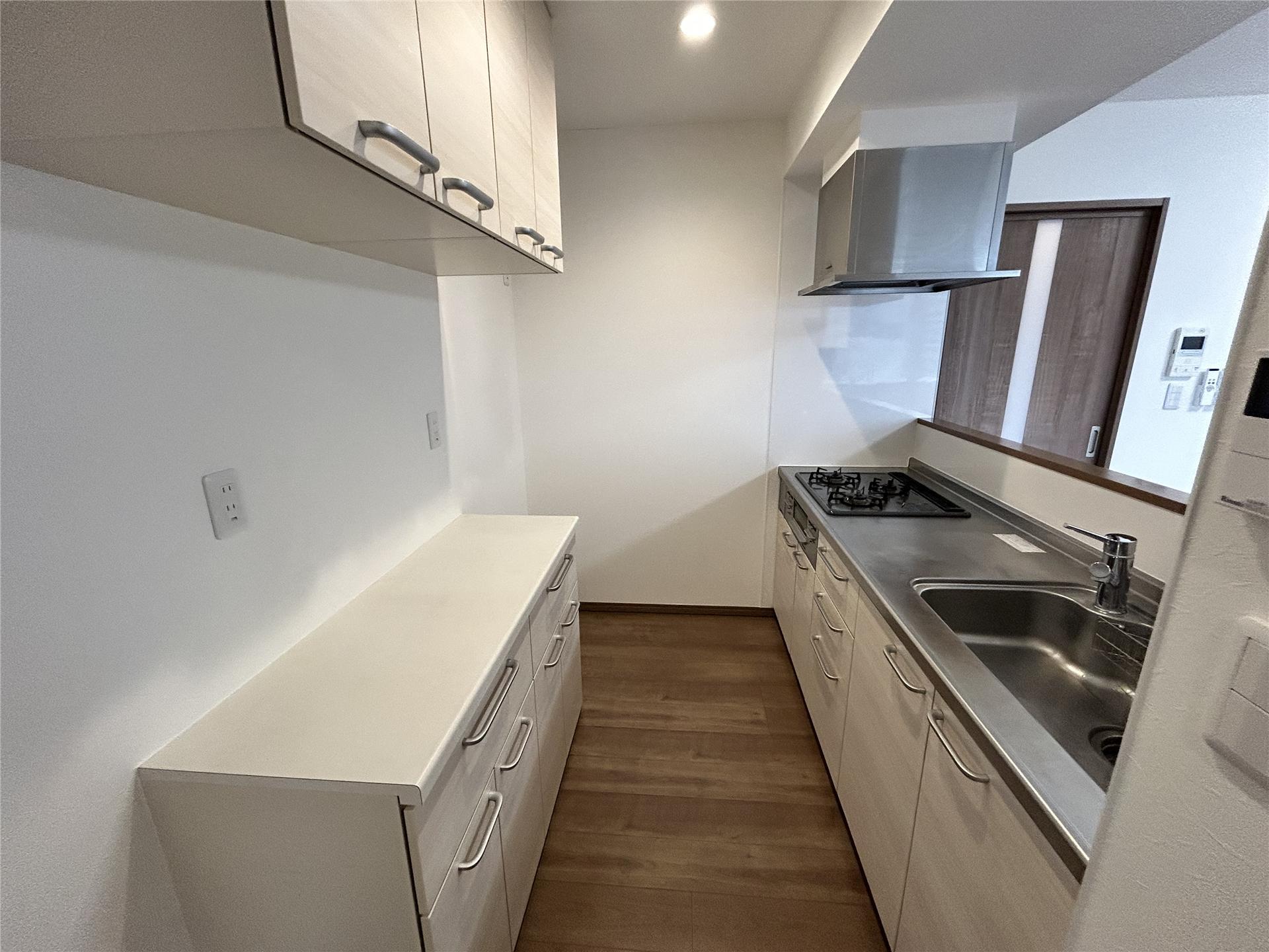 キッチン　使い勝手の良い収納豊富なキッチン