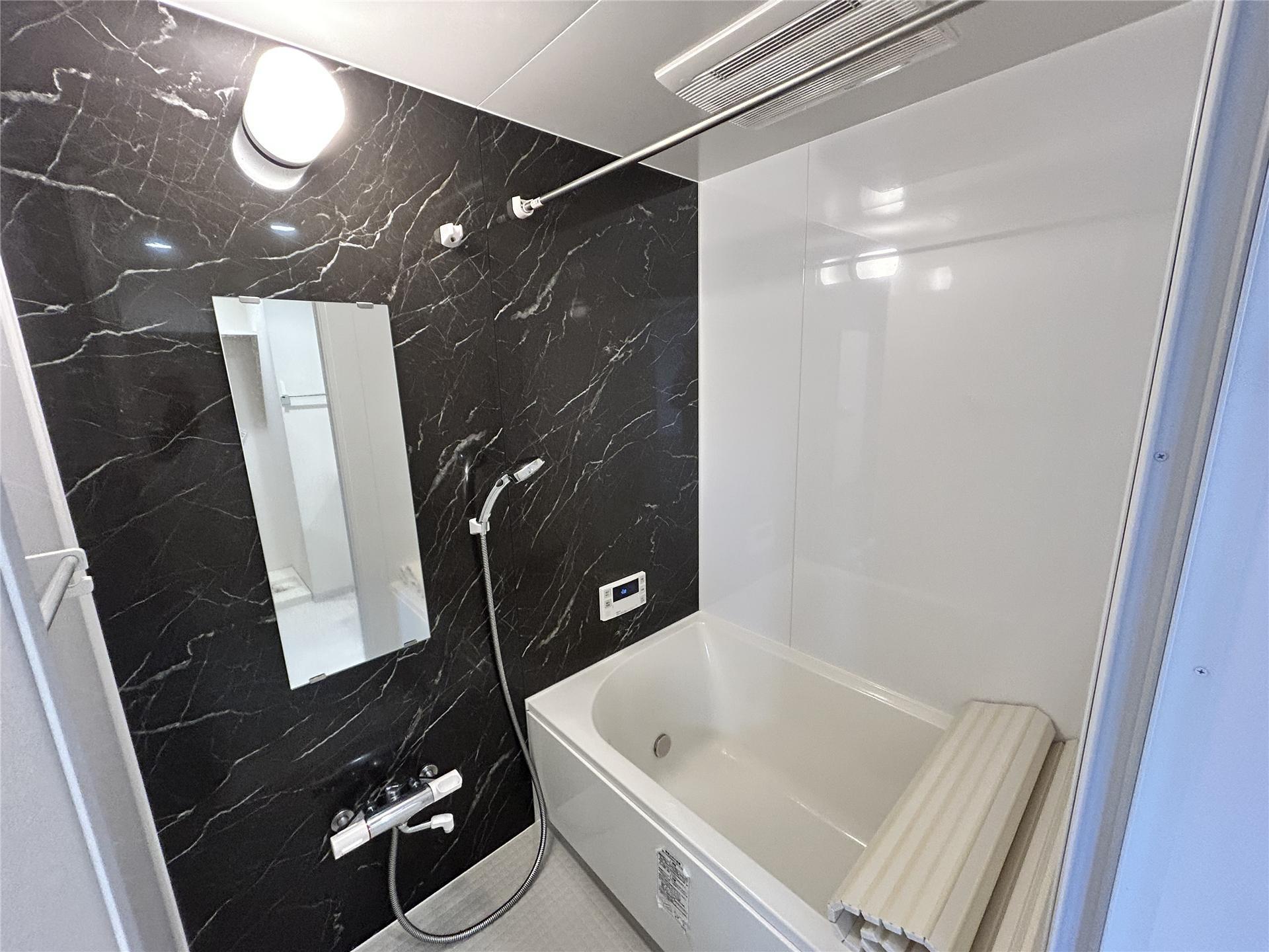 バス・シャワールーム　追い焚き・浴室乾燥機付きの浴室