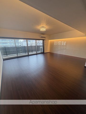 地下鉄堺筋線 北浜駅 徒歩7分 15階建 築1年の居間写真