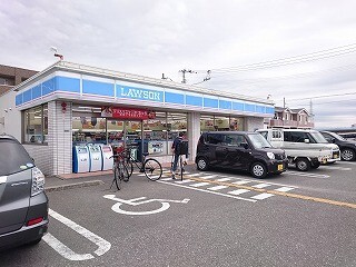 コンビニ　ローソン高知北久保店（コンビニ）まで388m