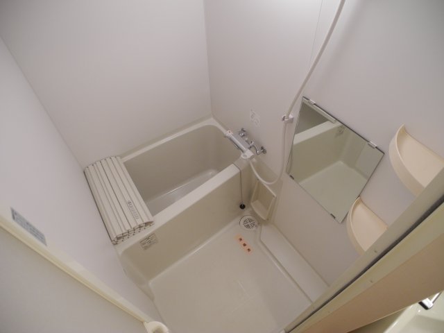 バス・シャワールーム　※反転間取りのお写真です。