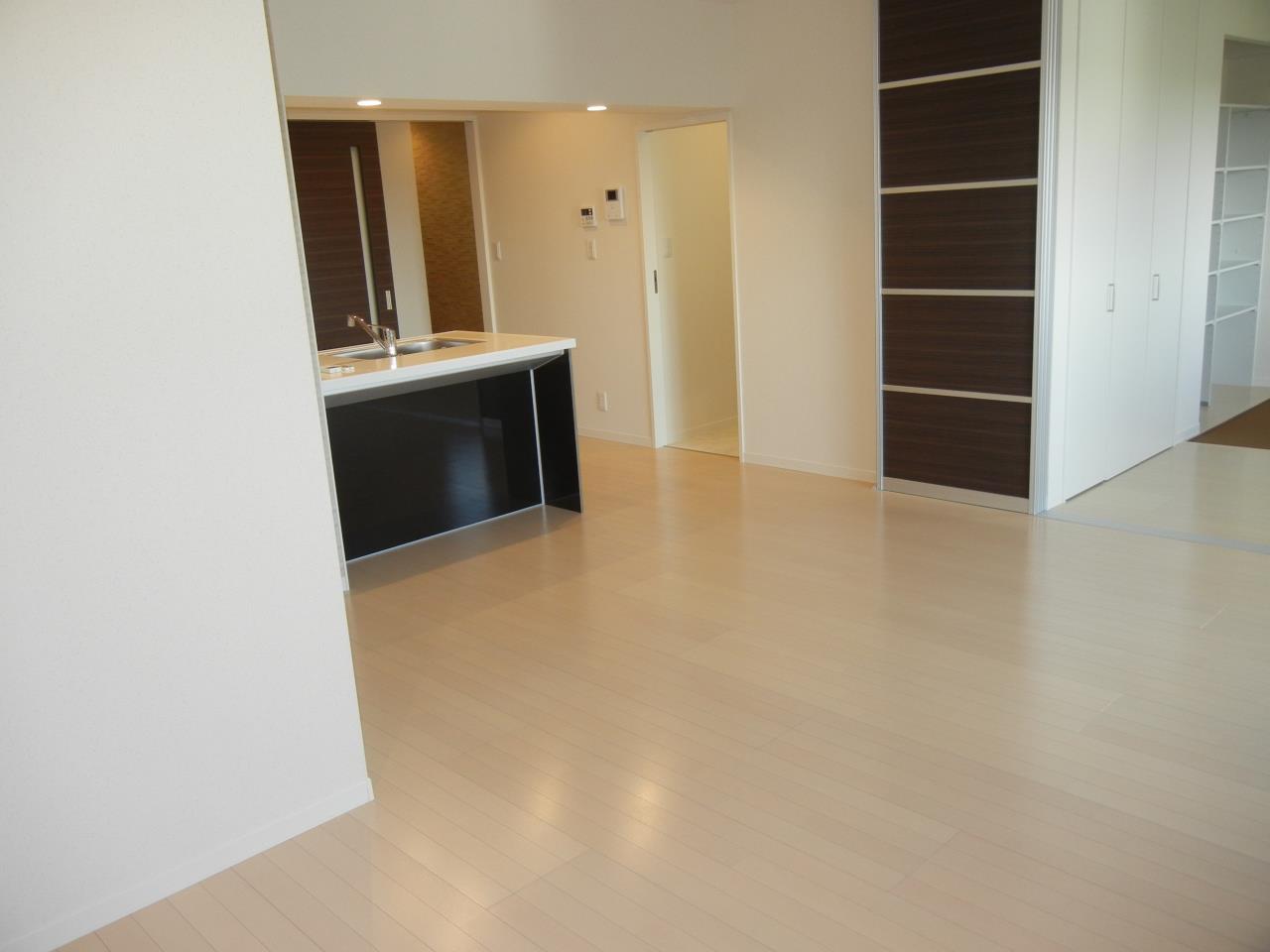 居室・リビング　カウンターキッチンのあるLDです。