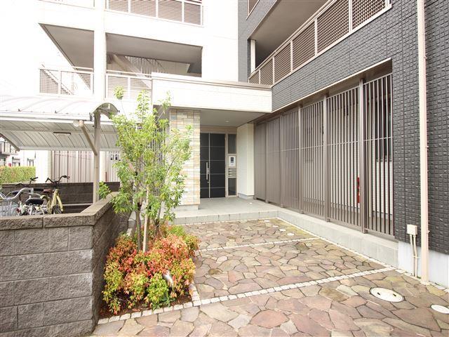 エントランス　オートロック付の共有玄関(＾＾)