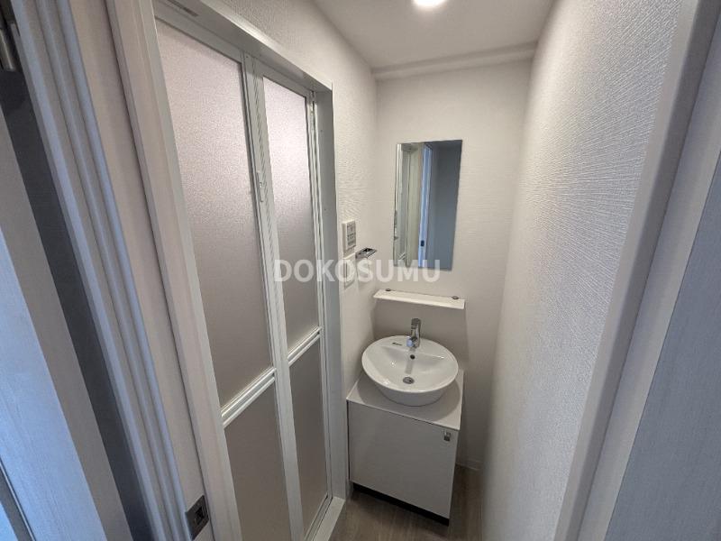 洗面設備　忙しい朝もスムーズに。使いやすさを追求した清潔な洗面空間。