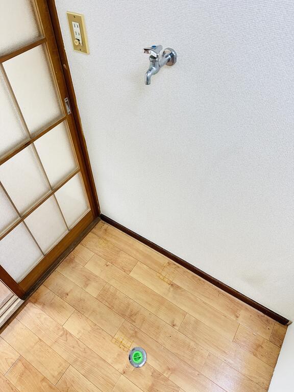 玄関　洗濯機置場