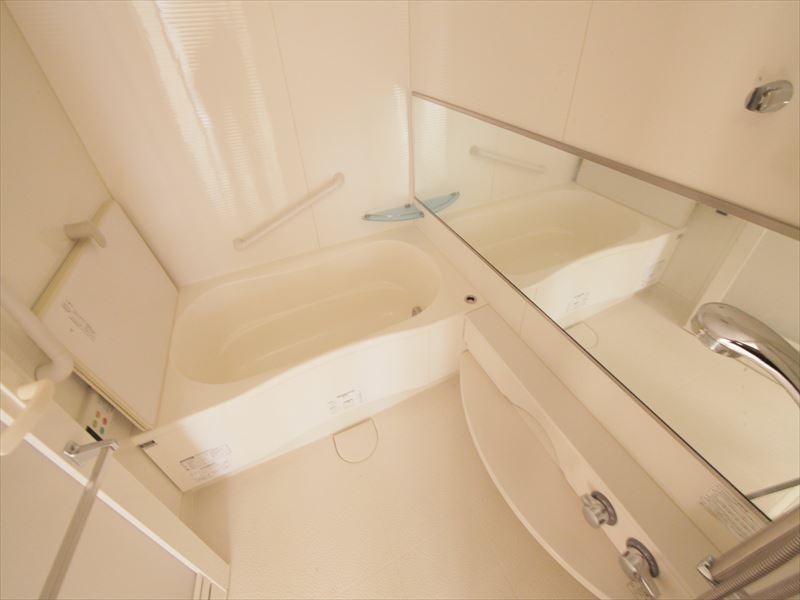 バス・シャワールーム　追焚き機能付きお風呂