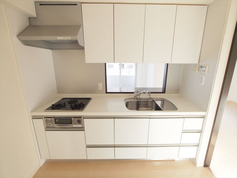 キッチン　システムキッチン（ガス3口コンロ・グリル付き）