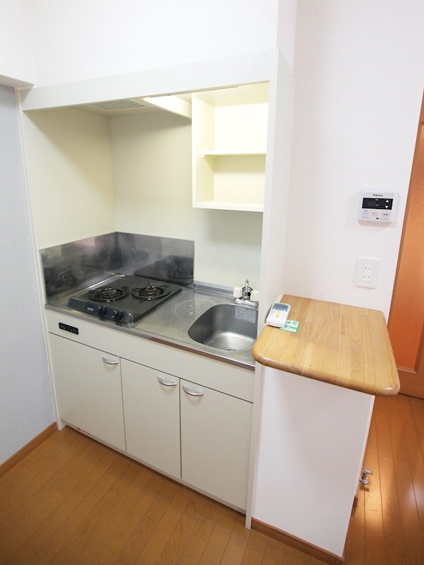 キッチン　システムキッチン。２口コンロ