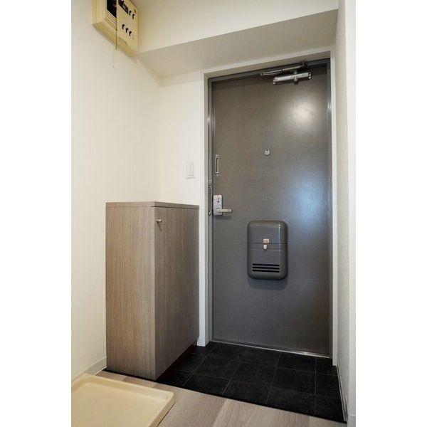 玄関　※別号室の参考写真、現況優先※