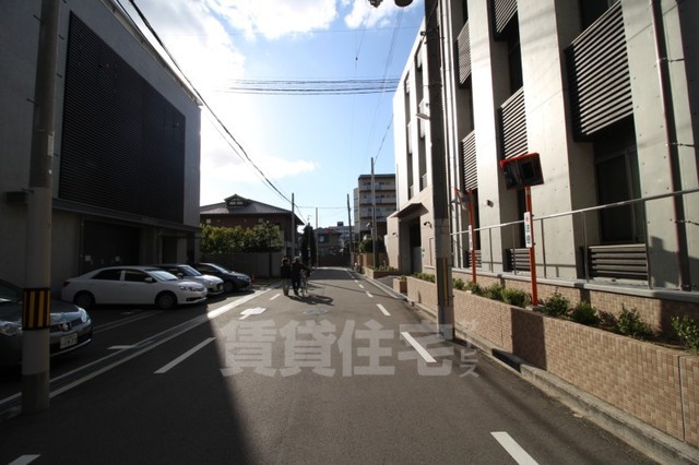 コンビニ　ファミリーマート　豊中長興寺（コンビニ）まで465m