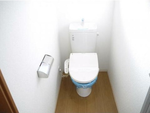 トイレ　落ち着いた色調のトイレです♪