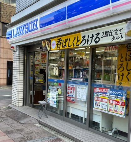 コンビニ　ローソン大森海岸駅前店（コンビニ）まで79m