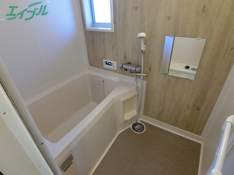 バス・シャワールーム　同物件別部屋写真