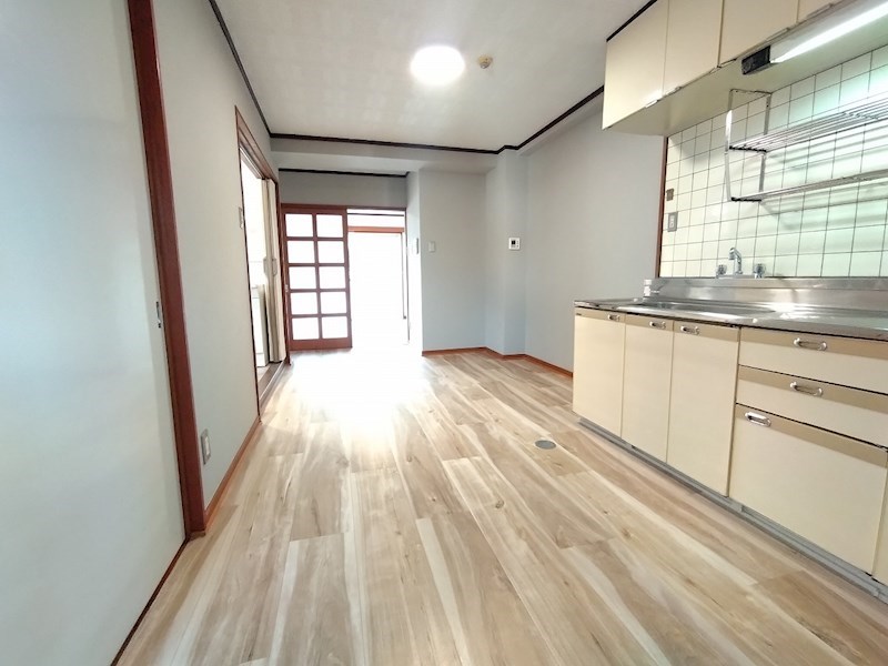 居室・リビング　ダイニングテーブルを置いても良いですね。