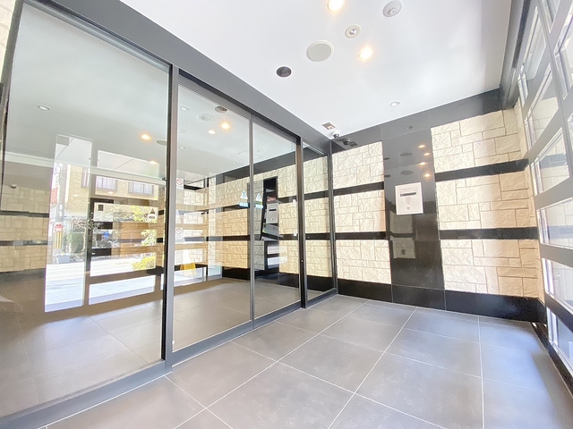 ロビー　オートロック・防犯カメラ