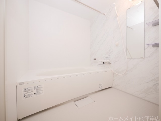 バス・シャワールーム　ゆったりとできる一坪バスです☆