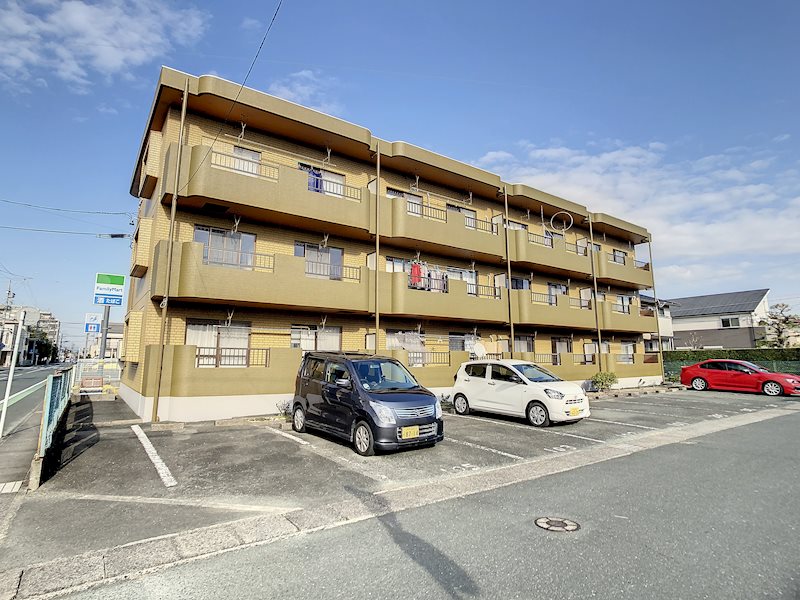 建物外観　駅近＆コンビニが隣接していて便利な立地です。