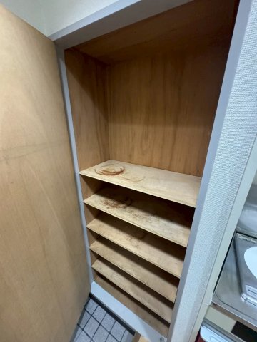 玄関　玄関にはシューズボックスついてます