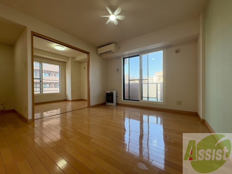 居室・リビング　広くてキレイなお部屋が広がっていて、充実した生活が送れそう。