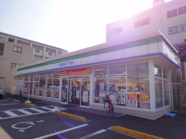 コンビニ　ファミリーマート徳島山城西店（コンビニ）まで350m