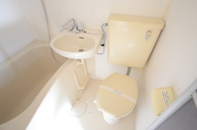 トイレ　浴室内にトイレがあります☆
