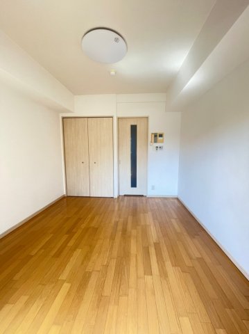その他部屋・スペース　広くて明るい寝室