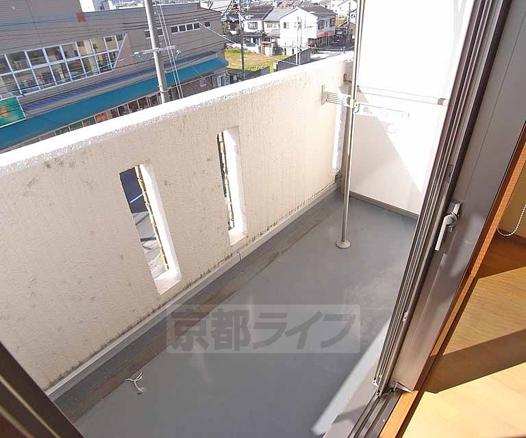 バルコニー　お部屋の外はこんな感じです