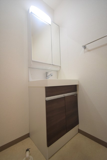 洗面設備　同物件の別部屋のお写真です。ご参考までに御覧ください。
