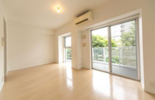 居室・リビング　室内写真は別部屋参考写真になります。