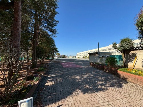 小学校　西鶴間小学校（小学校）まで447m