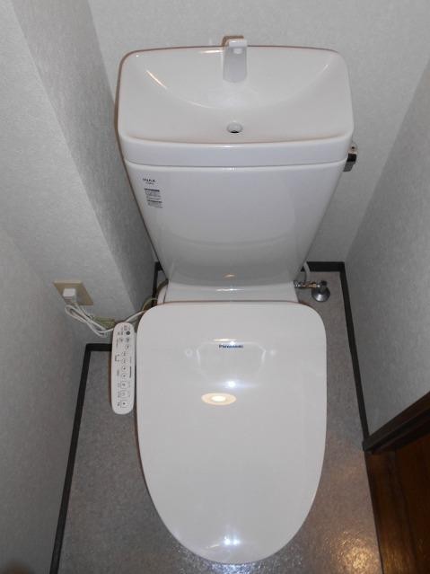 トイレ　嬉しい温水洗浄便座♪