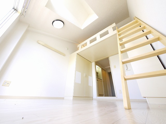 その他部屋・スペース　明るい洋室です。