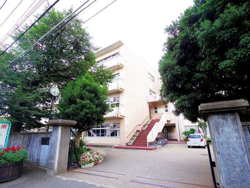 中学校　富士見市立西中学校（中学校）まで1079m