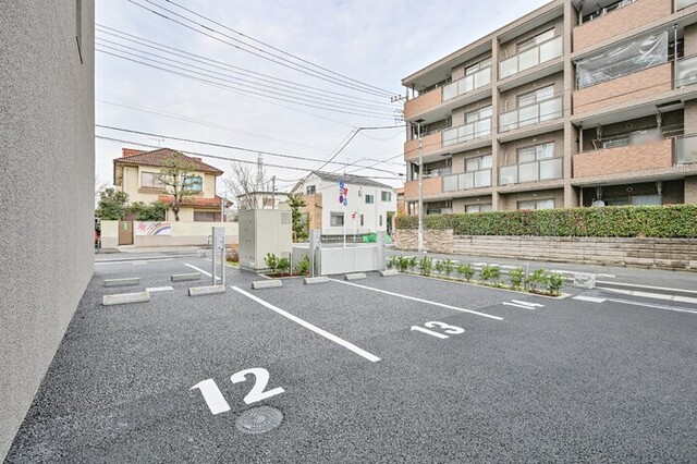 駐車場　平置き駐車場