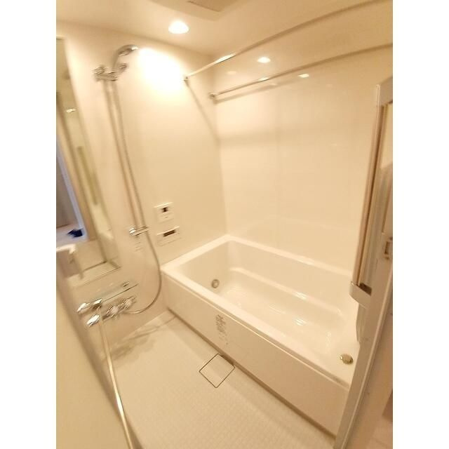 バス・シャワールーム　コンパクトで使いやすいお風呂です