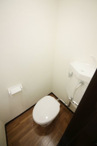 トイレ　※別部屋同間取りのお写真となります。参考にご覧くださいませ。