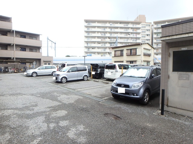 駐車場　★敷地内駐車場★（空き状況・使用料等詳細はご確認下さい）